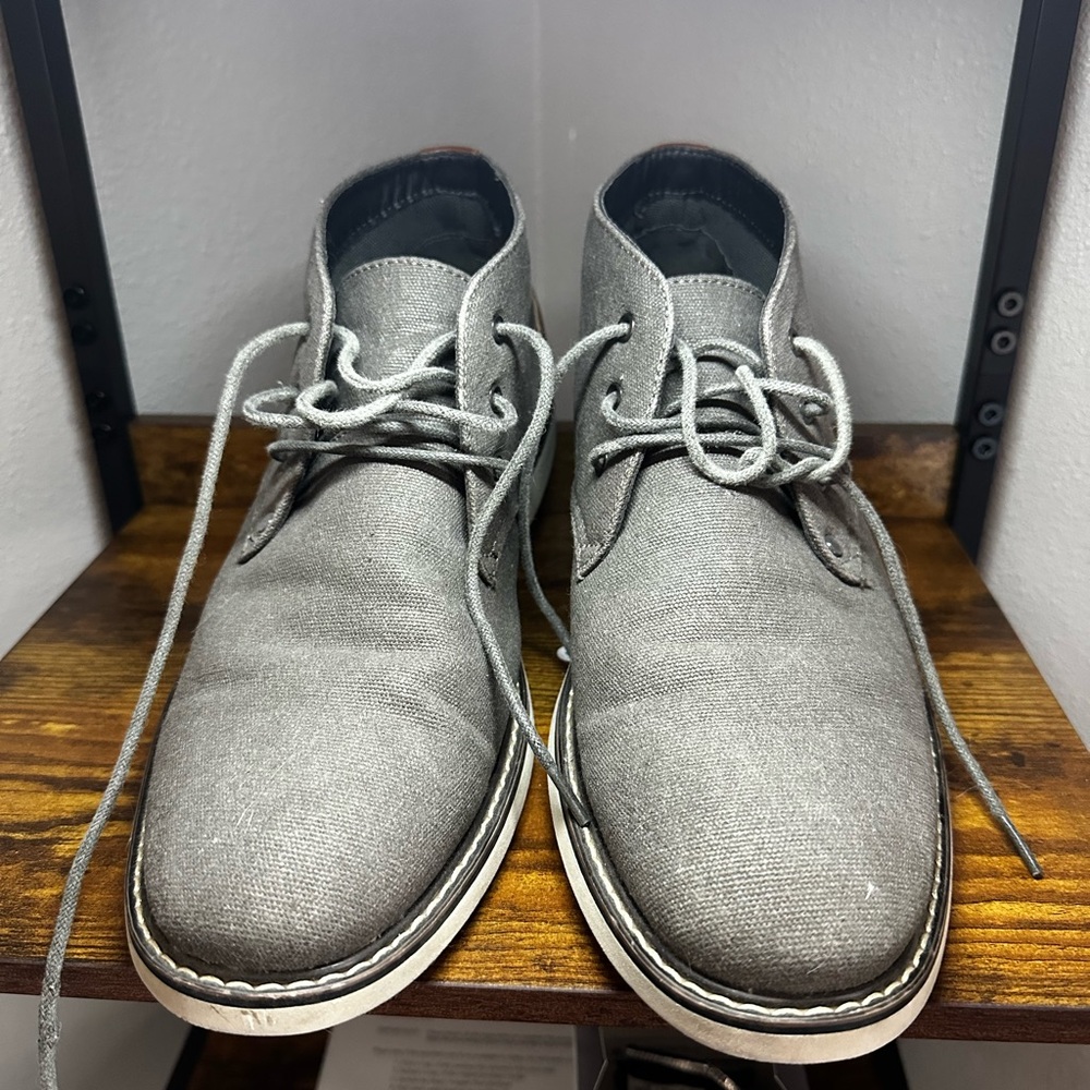 Gray Chukka Boots with Minimalist Design and Rubber Sole